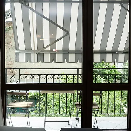 Апартаменты Stylish Retreat High-end Flat Downtown By Flat Mаnager *